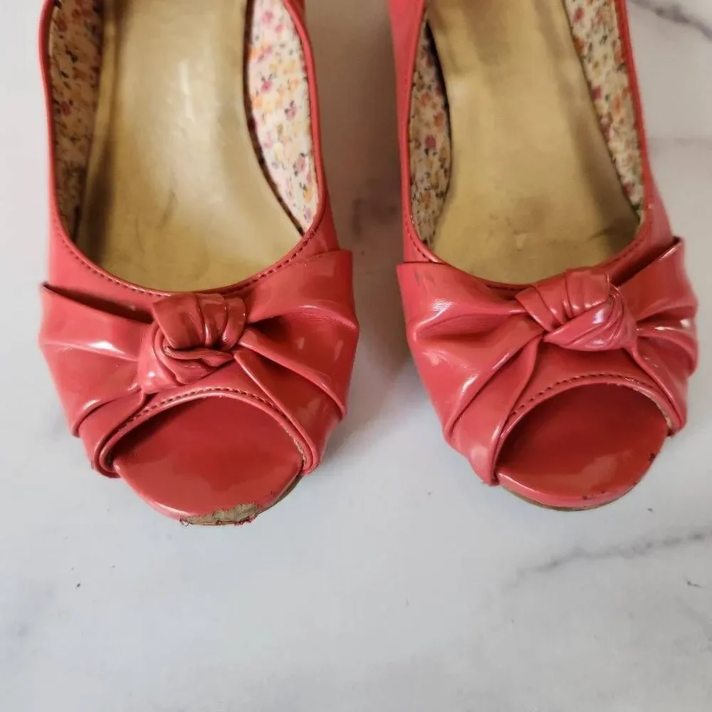 Liv & Maddie girls patent glossy wedge heels peep toe size 1 youth